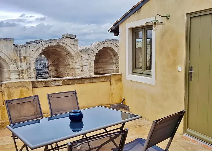 Vue La Plus Haute Sur L\'Amphitheatre-Arenes
